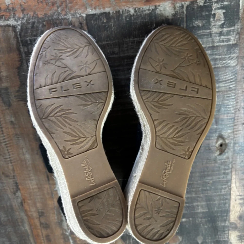Lifestride Black Women's Thrive Strappy Espadrille Wedge Sandal.‎ Size 6.5W.